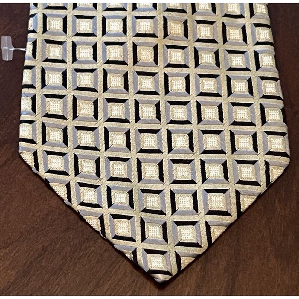 Insignia Gold Black Gray Hand Made 100% Silk Men’s Neck Tie Made In China
